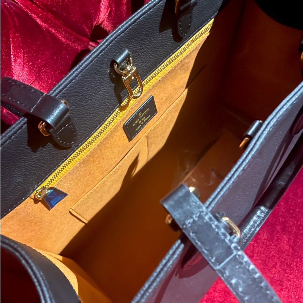 Large LV monogram leather bag. - Picture 4 of 5